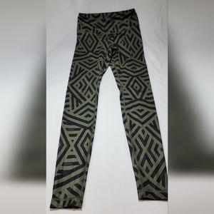 Lululemon Size 4 Patterned Wunder Under Pants